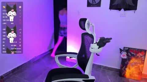 Snapshot of tokyo_uwu chatting on 11.20.25 sofi 3 online show from 11.20.25