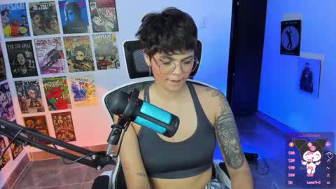 Snapshot of tokyo_uwu chatting on 12.01.25 sofi 3 online show from 12.01.25