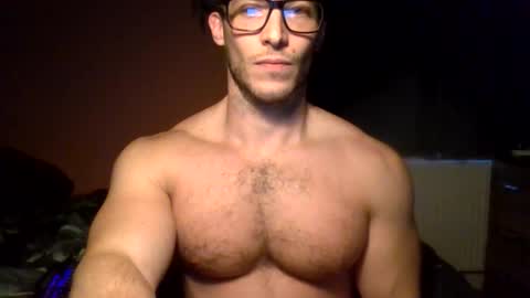 Snapshot of tom90ukx chatting on 11.25.25 tom90ukx online show from 11.25.25