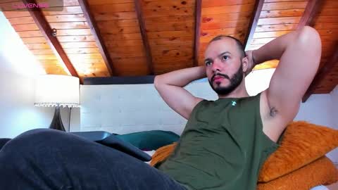 Snapshot of tom_bailey_ chatting on 09.12.25 online show from 09.12.25