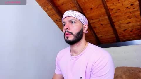 Snapshot of tom_bailey_ chatting on 09.22.25 online show from 09.22.25