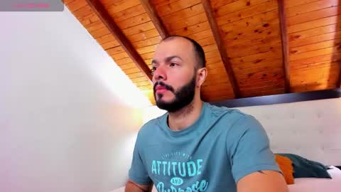 Snapshot of tom_bailey_ chatting on 09.30.25 online show from 09.30.25