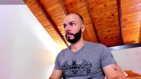 Snapshot of tom_bailey_ chatting on 10.04.25 online show from 10.04.25