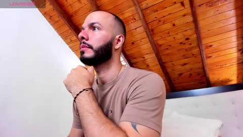 Snapshot of tom_bailey_ chatting on 10.19.25 online show from 10.19.25