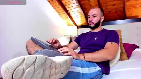 Snapshot of tom_bailey_ chatting on 10.23.25 online show from 10.23.25