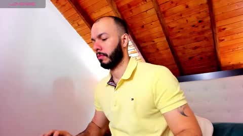 Snapshot of tom_bailey_ chatting on 10.27.25 online show from 10.27.25