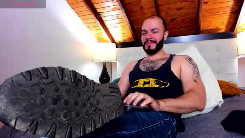 Snapshot of tom_bailey_ chatting on 11.02.25 online show from 11.02.25