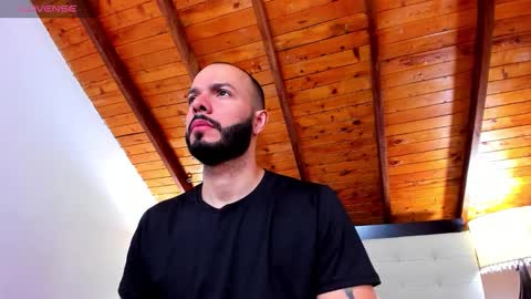 Snapshot of tom_bailey_ chatting on 11.10.25 online show from 11.10.25