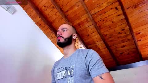 Snapshot of tom_bailey_ chatting on 12.02.25 online show from 12.02.25