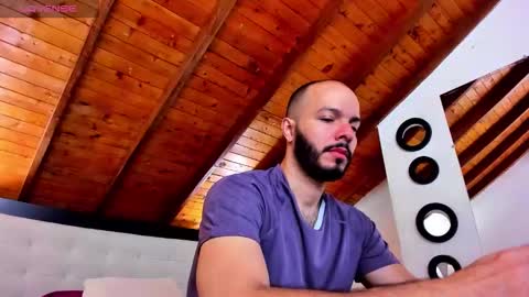 Snapshot of tom_bailey_ chatting on 12.05.25 online show from 12.05.25