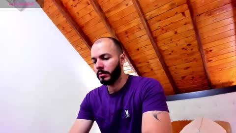 Snapshot of tom_bailey_ chatting on 01.12.26 online show from 01.12.26