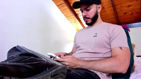 Snapshot of tom_bailey_ chatting on 01.17.26 online show from 01.17.26