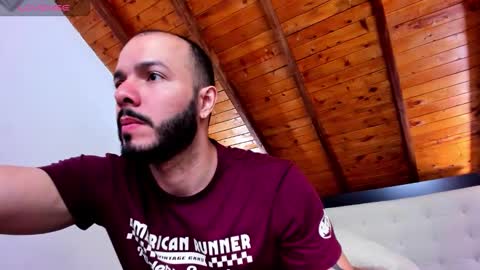 Snapshot of tom_bailey_ chatting on 01.18.26 online show from 01.18.26