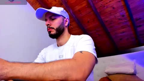 Snapshot of tom_bailey_ chatting on 02.03.26 online show from 02.03.26