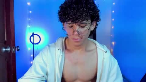 Tom Blue online show from 05.04.26