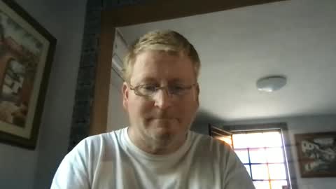 Snapshot of tomascausa chatting on 12.17.24 Hola online show from 12.17.24