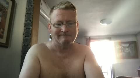 Snapshot of tomascausa chatting on 12.23.24 Hola online show from 12.23.24