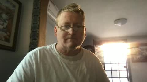 Snapshot of tomascausa chatting on 12.30.24 Hola online show from 12.30.24