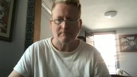 Snapshot of tomascausa chatting on 01.08.25 Hola online show from 01.08.25