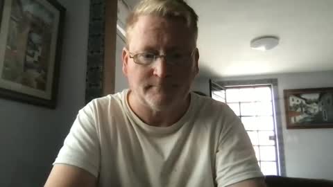 Snapshot of tomascausa chatting on 01.10.25 Hola online show from 01.10.25