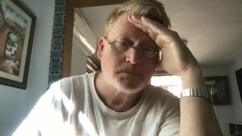 Snapshot of tomascausa chatting on 01.23.25 Hola online show from 01.23.25