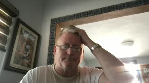 Snapshot of tomascausa chatting on 02.04.25 Hola online show from 02.04.25