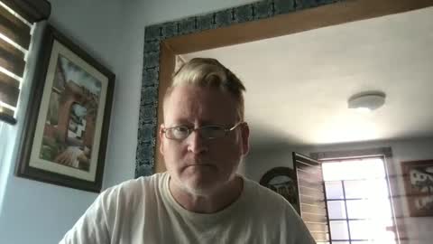 Snapshot of tomascausa chatting on 02.05.25 Hola online show from 02.05.25