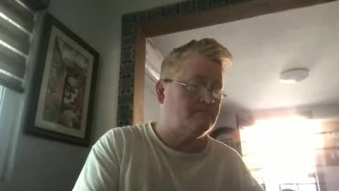 Snapshot of tomascausa chatting on 02.13.25 Hola online show from 02.13.25