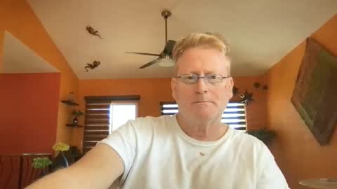 Snapshot of tomascausa chatting on 02.19.26 Hola online show from 02.19.26