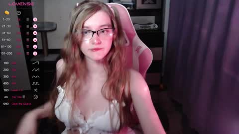 Snapshot of tomato_tease chatting on 11.04.25 tomato_tease online show from 11.04.25