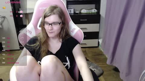 Snapshot of tomato_tease chatting on 11.12.25 tomato_tease online show from 11.12.25