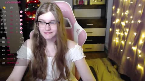 Snapshot of tomato_tease chatting on 12.15.25 tomato_tease online show from 12.15.25