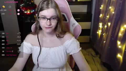 Snapshot of tomato_tease chatting on 12.16.25 tomato_tease online show from 12.16.25