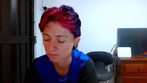 Snapshot of tomboyblue chatting on 05.12.26 Blue online show from 05.12.26