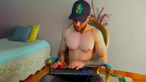 Snapshot of tomdavisxl chatting on 09.15.25 tomDavisXl online show from 09.15.25