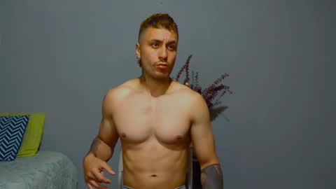 Snapshot of tomdavisxl chatting on 10.04.25 tomDavisXl online show from 10.04.25