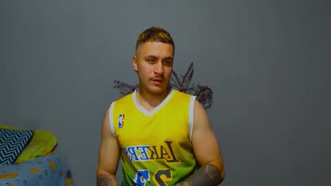 Snapshot of tomdavisxl chatting on 10.09.25 tomDavisXl online show from 10.09.25