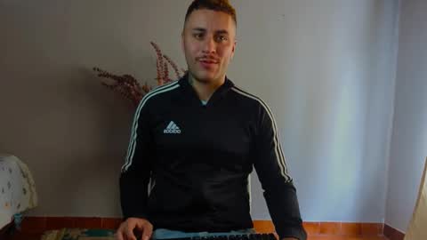 Snapshot of tomdavisxl chatting on 10.09.25 tomDavisXl online show from 10.09.25