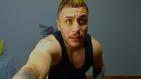 Snapshot of tomdavisxl chatting on 10.16.25 tomDavisXl online show from 10.16.25