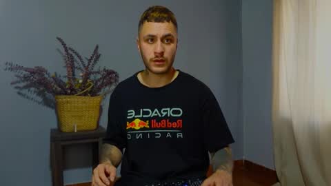 Snapshot of tomdavisxl chatting on 10.16.25 tomDavisXl online show from 10.16.25