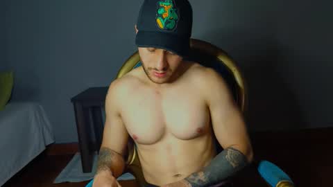 Snapshot of tomdavisxl chatting on 10.23.25 tomDavisXl online show from 10.23.25