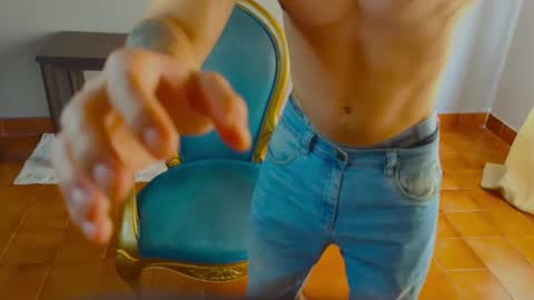 Snapshot of tomdavisxl chatting on 10.27.25 tomDavisXl online show from 10.27.25