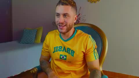 Snapshot of tomdavisxl chatting on 10.28.25 tomDavisXl online show from 10.28.25