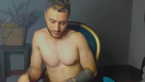 Snapshot of tomdavisxl chatting on 10.29.25 tomDavisXl online show from 10.29.25