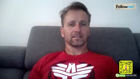 Snapshot of tomhardic chatting on 10.31.25 TOM online show from 10.31.25