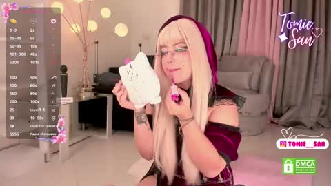 Snapshot of tomie_san chatting on 02.10.25 Tomie online show from 02.10.25