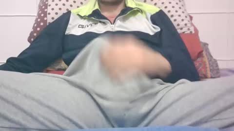 Snapshot of tommaso9046 chatting on 01.18.25 tommaso9046 online show from 01.18.25