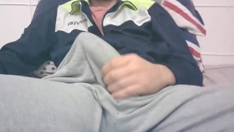 Snapshot of tommaso9046 chatting on 02.16.25 tommaso9046 online show from 02.16.25