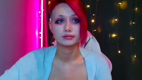 Snapshot of tommioo7 chatting on 01.05.25 Galadriel online show from 01.05.25