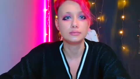 Snapshot of tommioo7 chatting on 01.08.25 Galadriel online show from 01.08.25